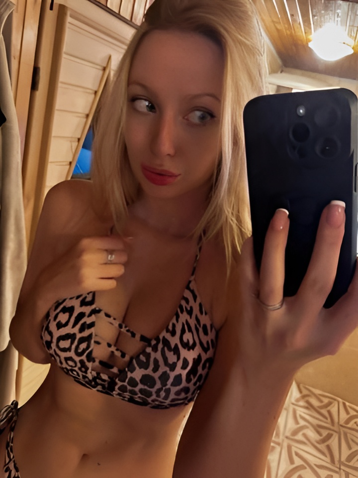 Рената привлекальеная девушка из Петрово-Красноселья цена от 2500 руб