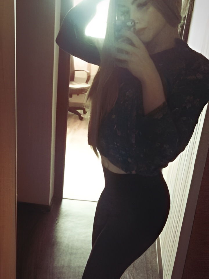 Роксана привлекальеная девушка из Петрово-Красноселья цена от 5000 руб