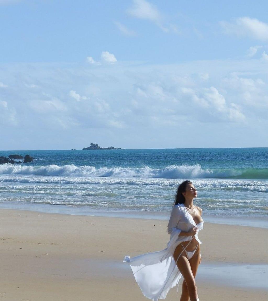 Снежана привлекальеная девушка из Петрово-Красноселья цена от 6000 руб