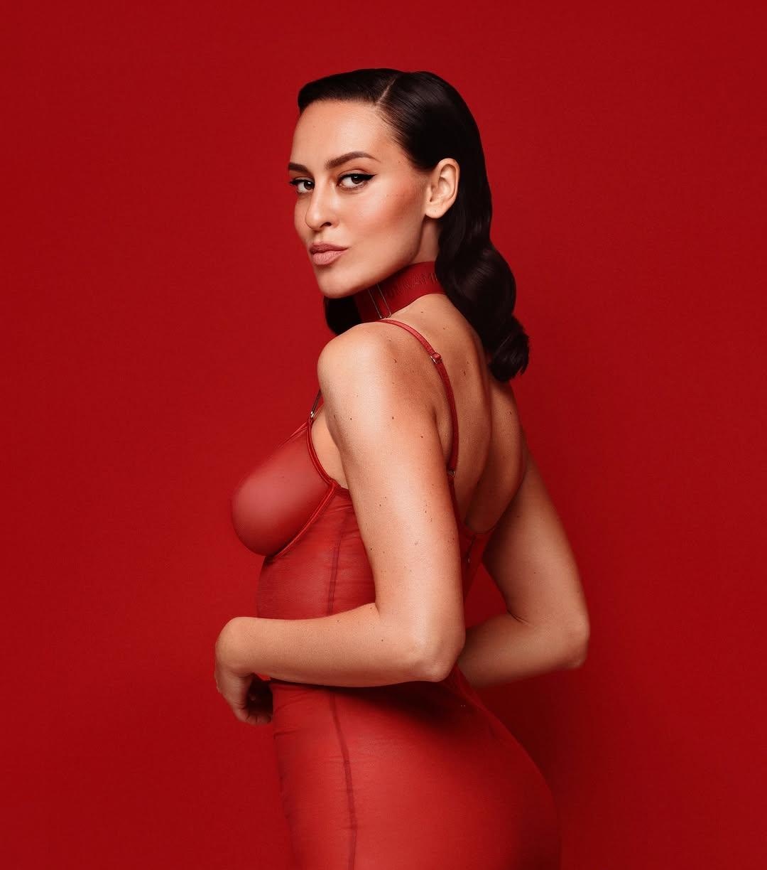 Диана привлекальеная девушка из Петрово-Красноселья цена от 7000 руб