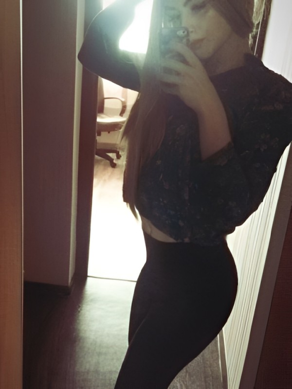 Роксана привлекательная девушка из Петрово-Красноселья цена от 5000 руб