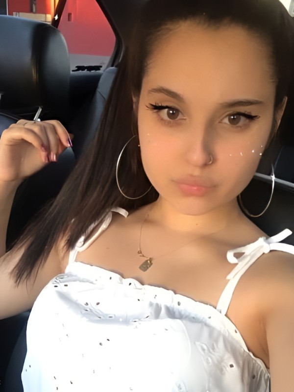 Жоржина привлекательная девушка из Петрово-Красноселья цена от 5000 руб