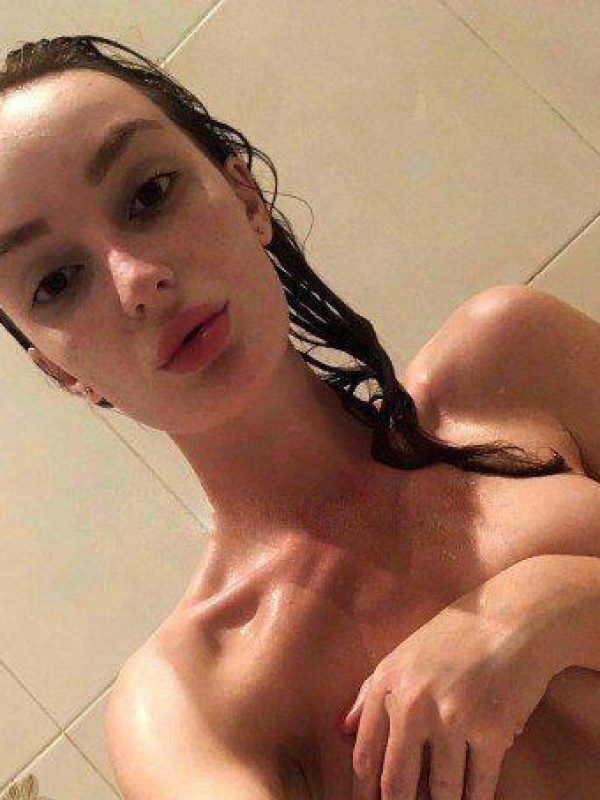 Алена привлекательная девушка из Петрово-Красноселья цена от 3500 руб