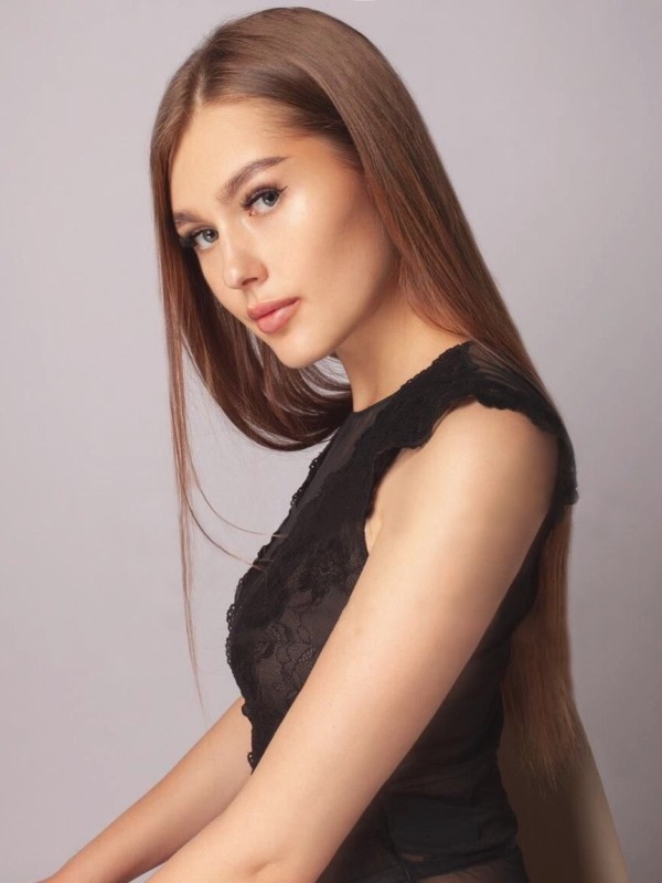 Аня привлекательная девушка из Петрово-Красноселья цена от 3500 руб