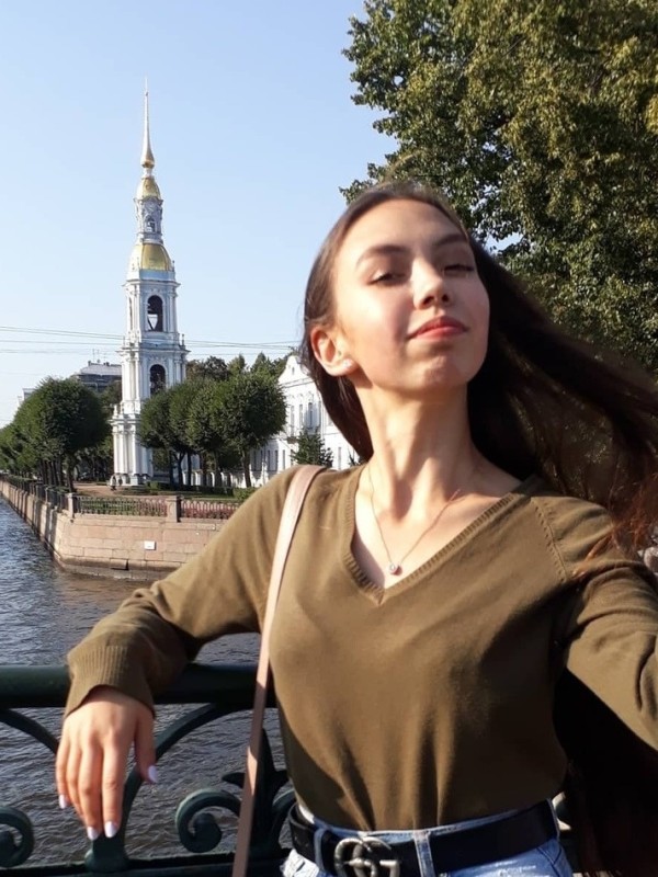 Лада привлекательная девушка из Петрово-Красноселья цена от 3500 руб