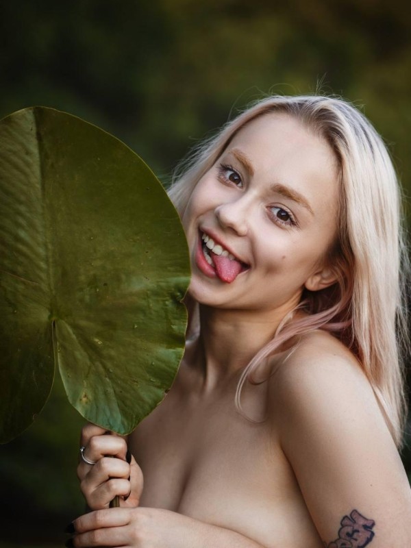 Аринка привлекательная девушка из Петрово-Красноселья цена от 7000 руб