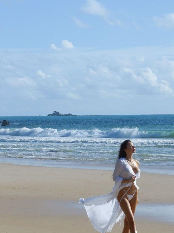 Снежана привлекательная девушка из Петрово-Красноселья цена от 6000 руб