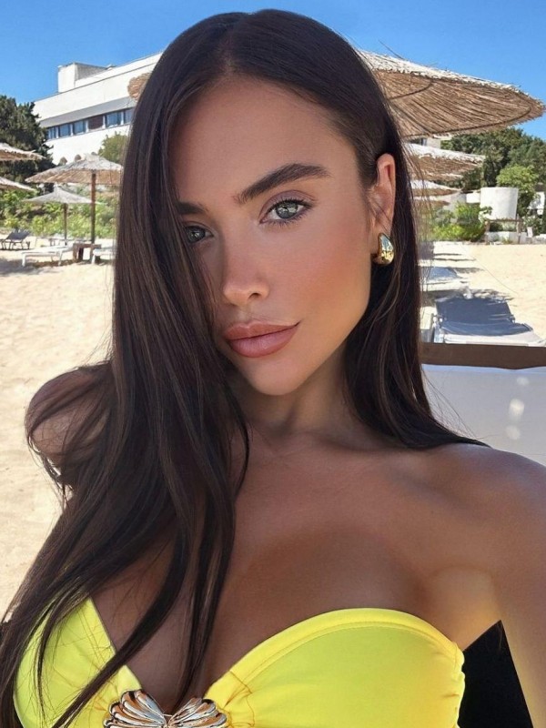 Эсмеральда привлекательная девушка из Петрово-Красноселья цена от 7000 руб