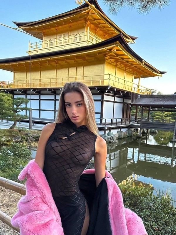 Светлана привлекательная девушка из Петрово-Красноселья цена от 7000 руб