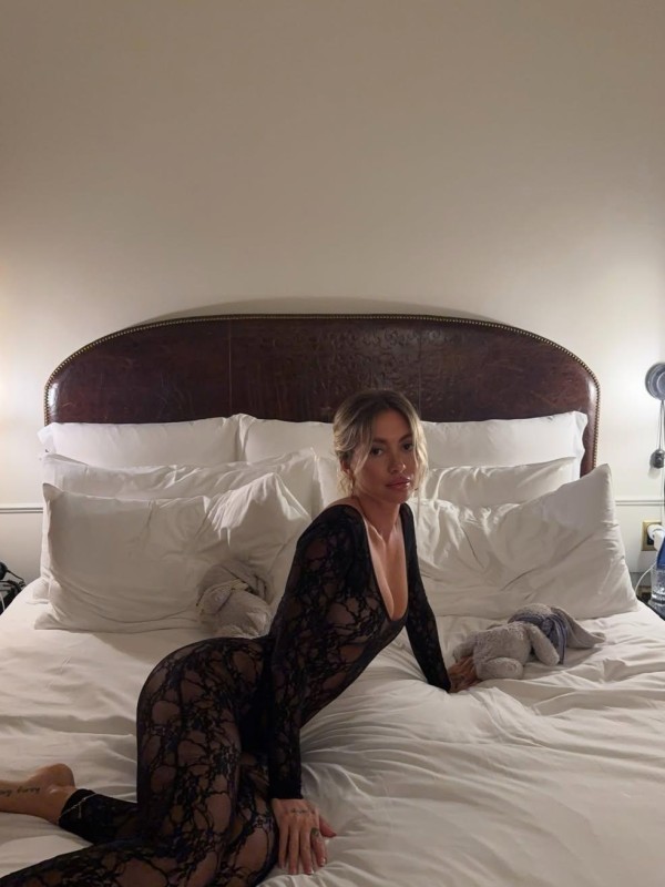 Влада привлекательная девушка из Петрово-Красноселья цена от 10000 руб