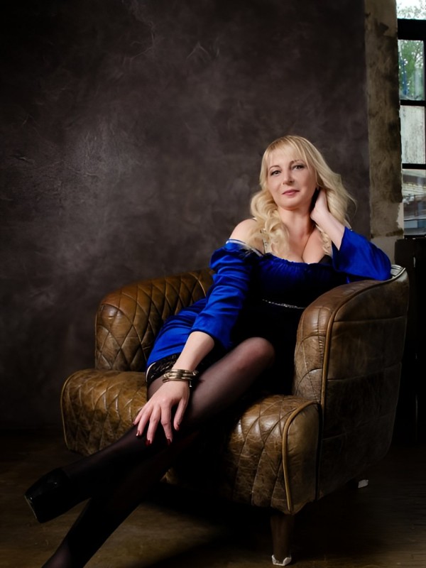 Валерия привлекательная девушка из Петрово-Красноселья цена от 5000 руб